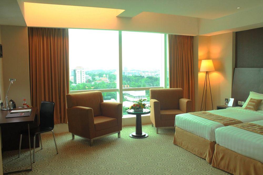 Hotel The Alana Surabaya Exterior foto