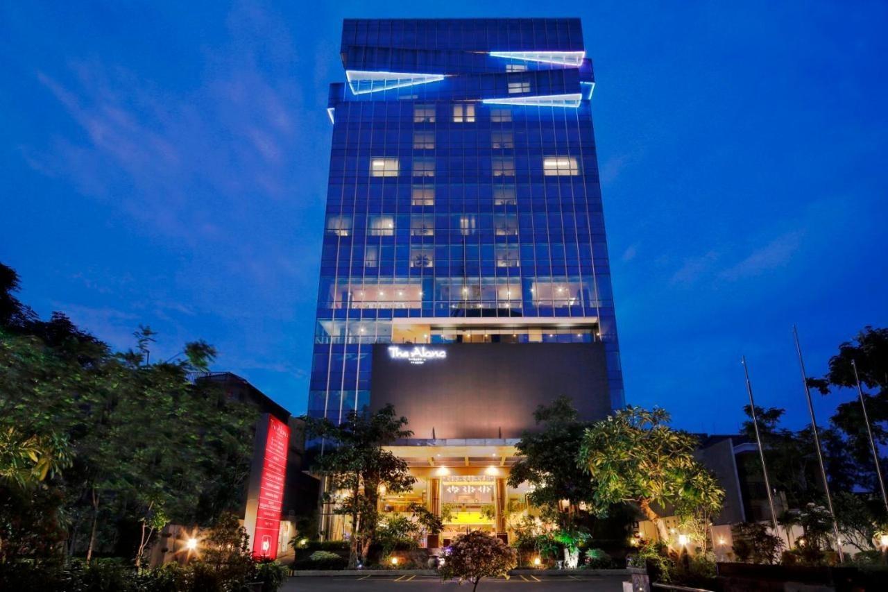 Hotel The Alana Surabaya Exterior foto