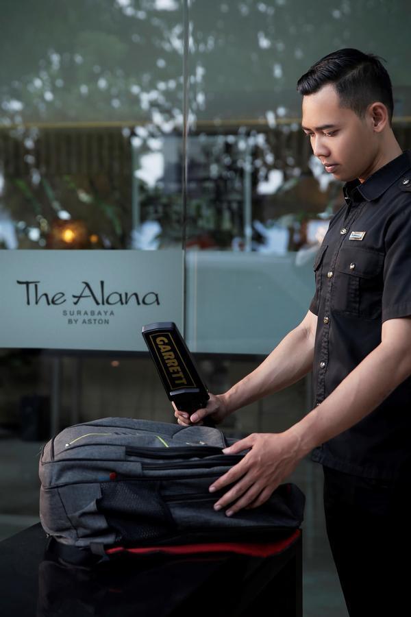 Hotel The Alana Surabaya Exterior foto