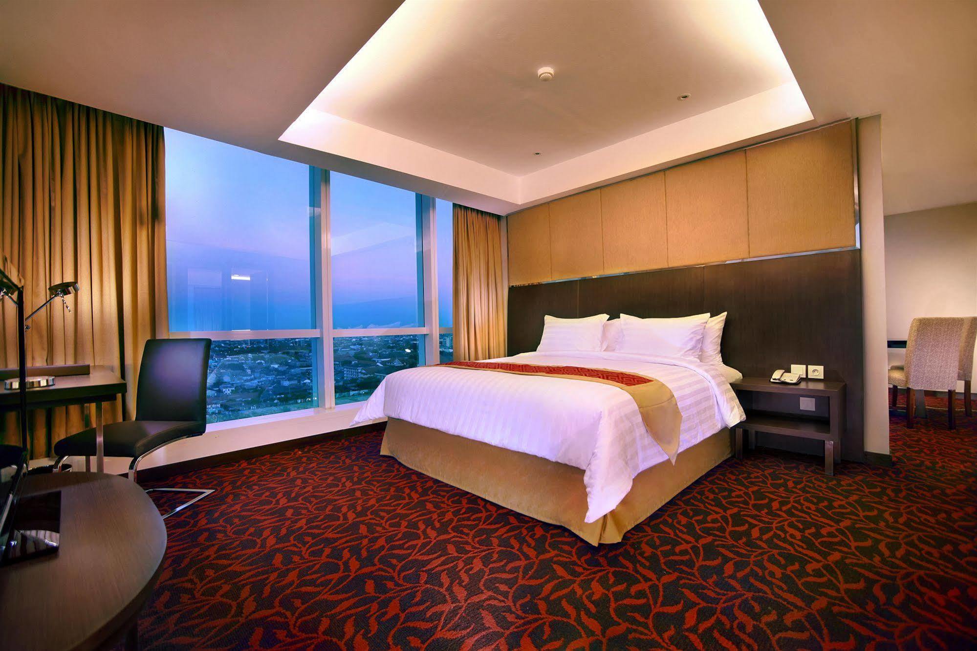 Hotel The Alana Surabaya Exterior foto