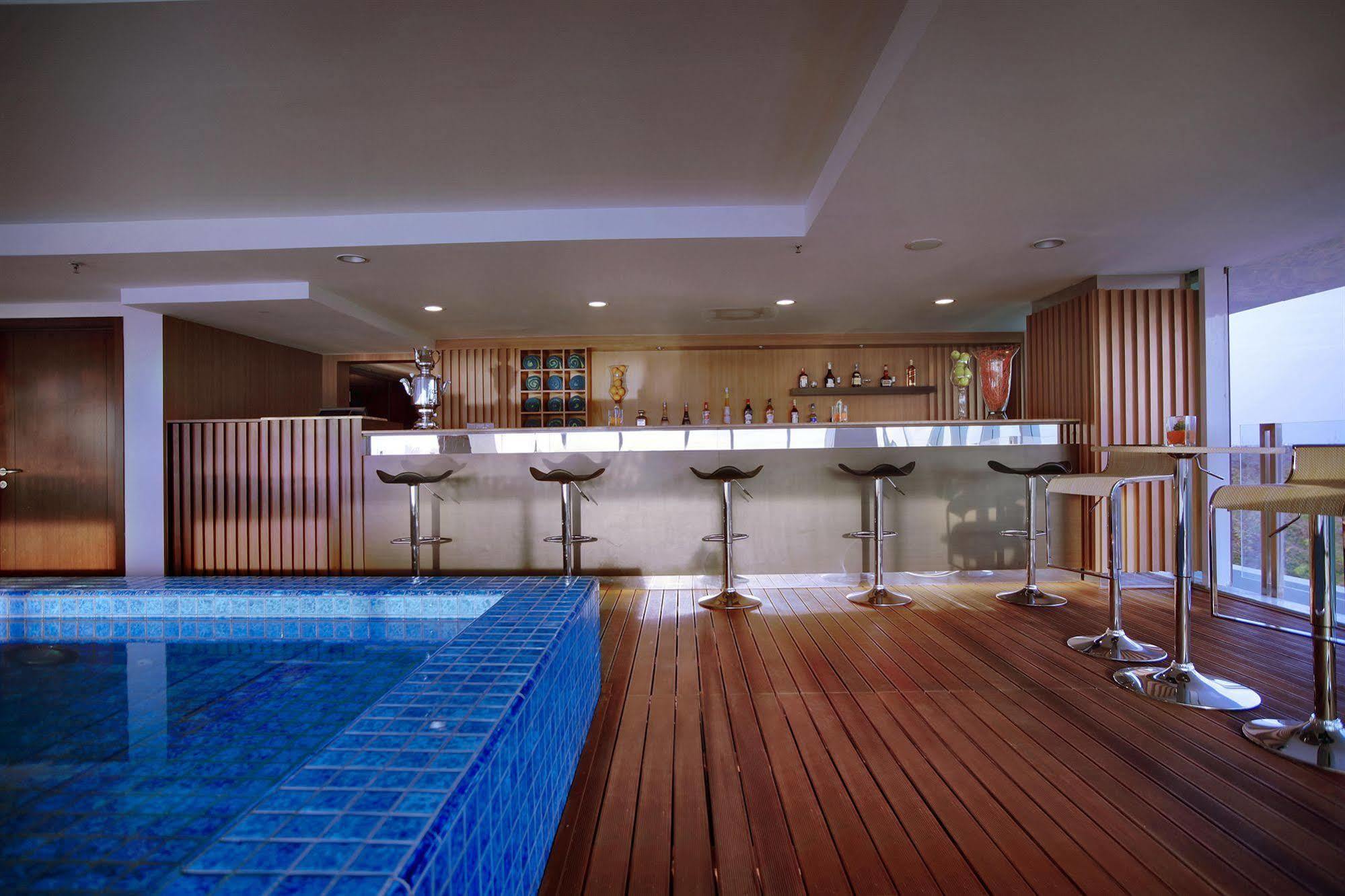 Hotel The Alana Surabaya Exterior foto