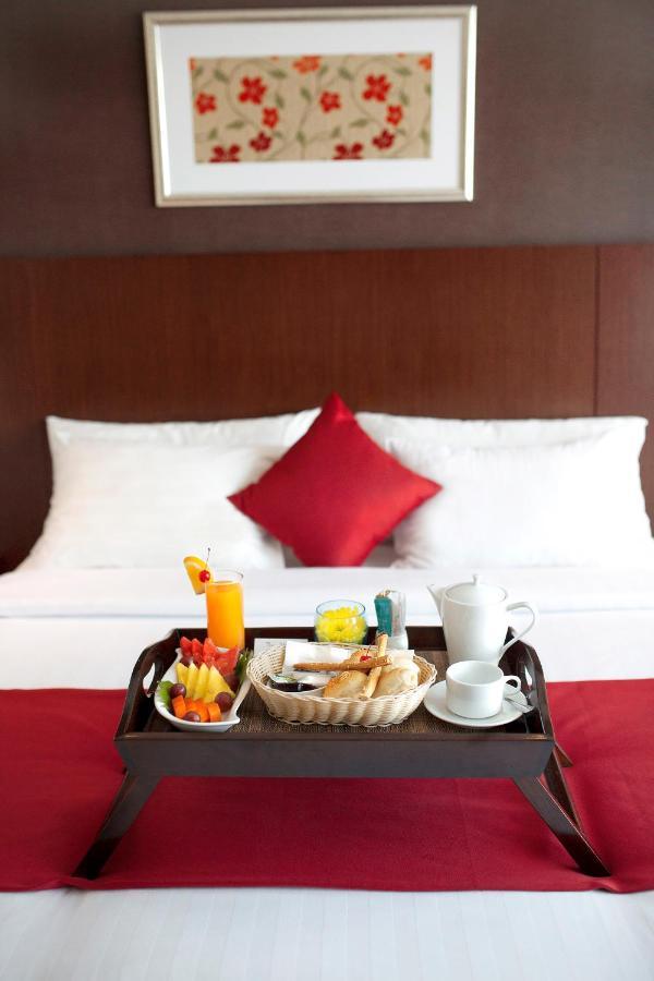 Hotel The Alana Surabaya Exterior foto